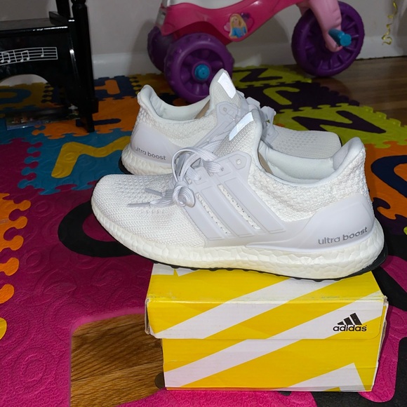 Ultra boost size 6 - Picture 3 of 3